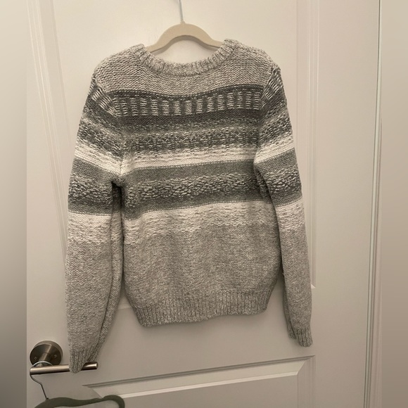 Must go before 27th! Abercrombie & Fitch Kids Sweater Size 13-14 - Picture 2 of 2